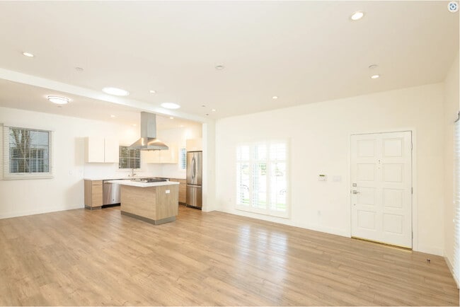 Building Photo - Casitas on Canon