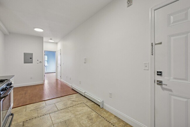 Building Photo - 76 Hutton St