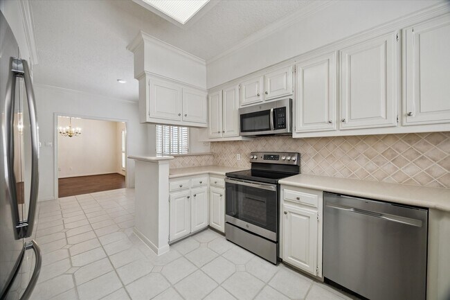 Building Photo - 2125 Bering Dr