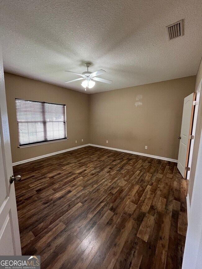 Building Photo - 227 Royal Palms Ave