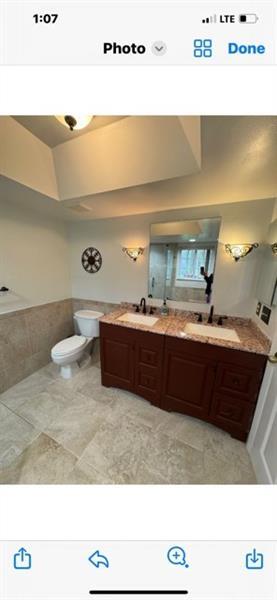 Building Photo - 13851 Oneida Dr