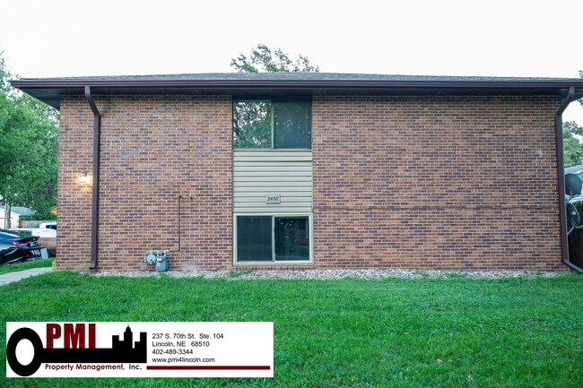 Building Photo - 2 Bedroom and 1 Bathroom Apartment