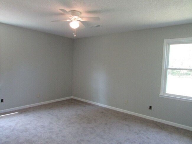 Building Photo - Steeplechase Subdivision, Close to Shaw AFB!