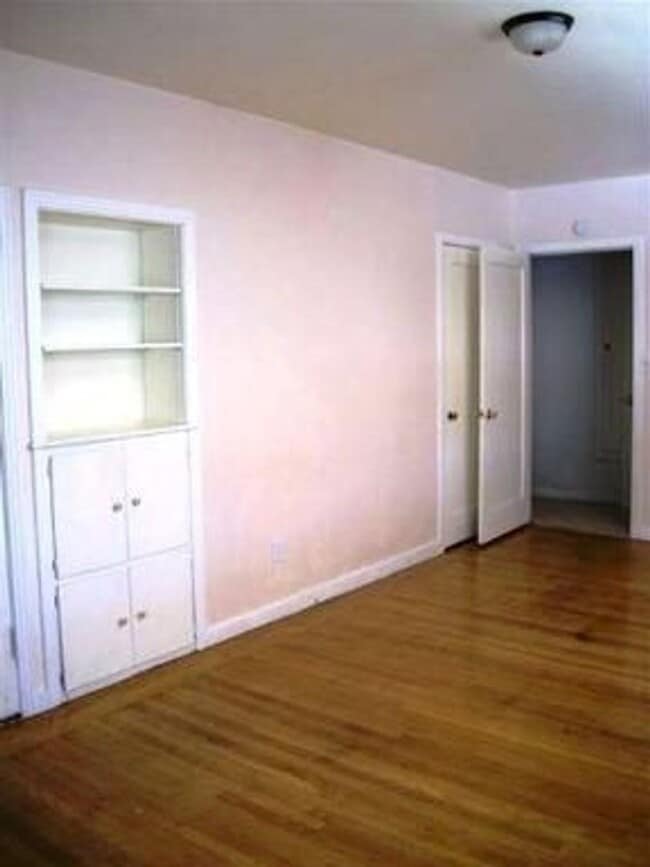 Building Photo - CUTE HOME IN EAST SACRAMENTO!!