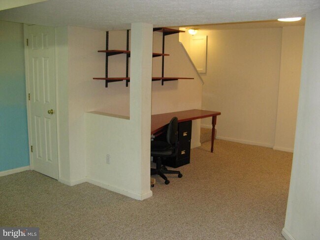 Building Photo - 136 Equestrian Dr