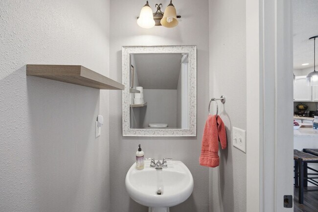 Building Photo - Two Bedroom Condominium located in Central Missoula