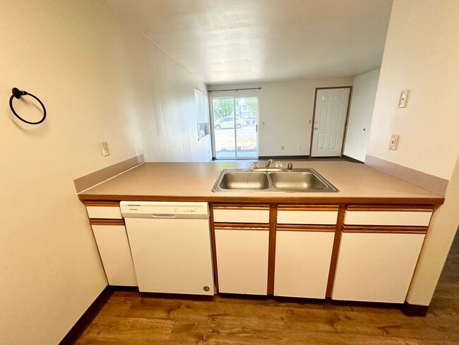Building Photo - 808 Juniper Ave