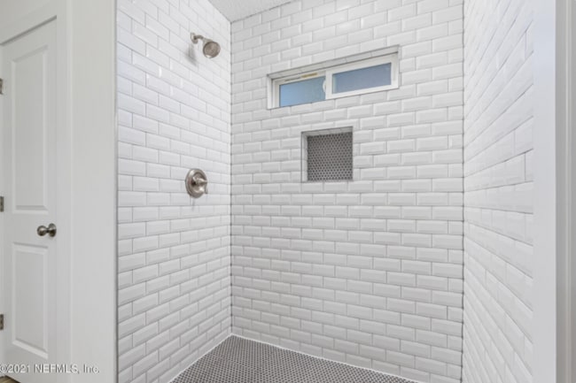Building Photo - A beautiful 4 bedroom, 2 bathroom property...