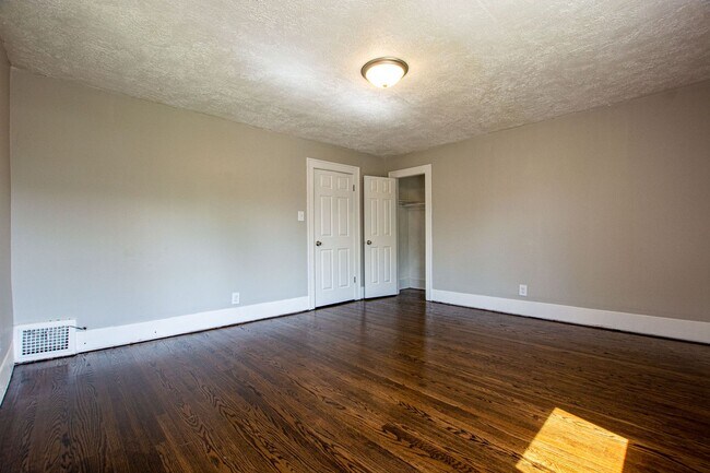 Building Photo - 110 N 38th St