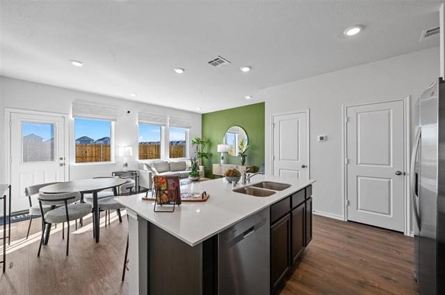 Building Photo - 204 Tall Cedar Wy