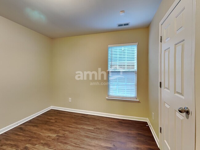 Building Photo - 906 Reedy Way
