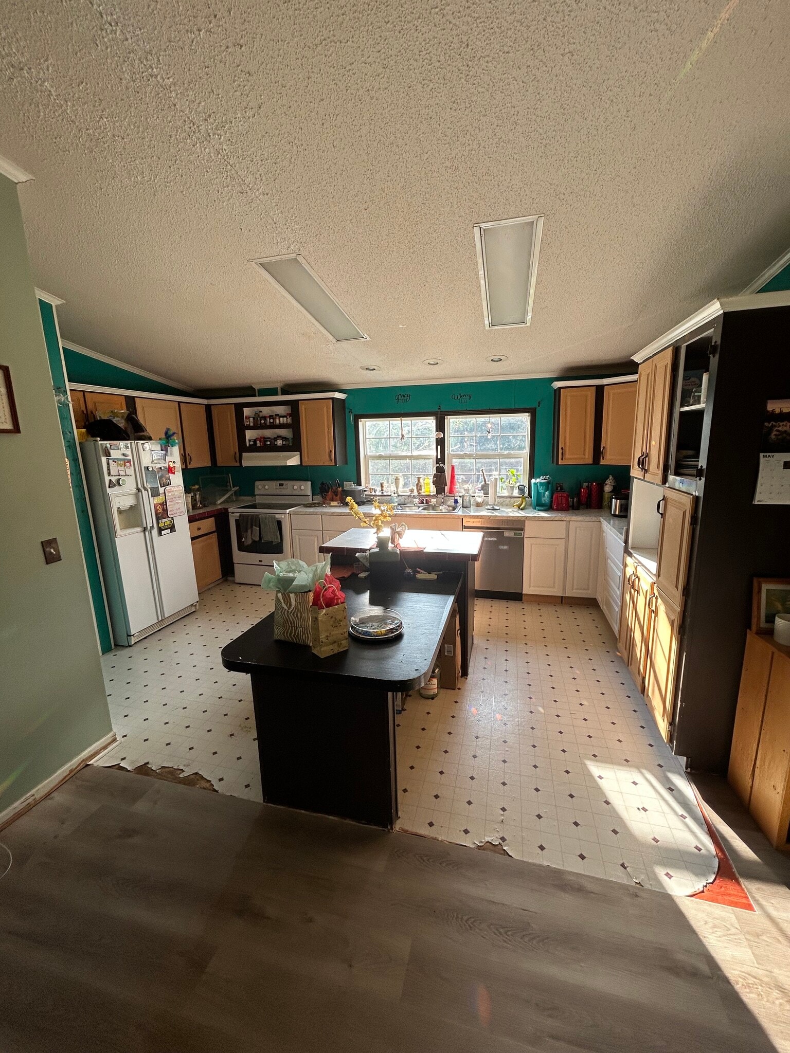 Kitchen - 586 Sells Ln