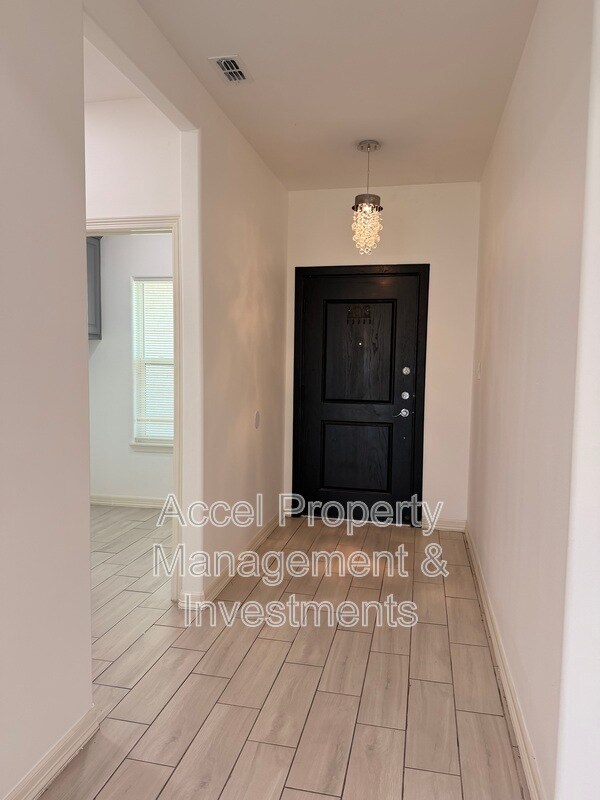 Building Photo - 418 Gonzalez Dr
