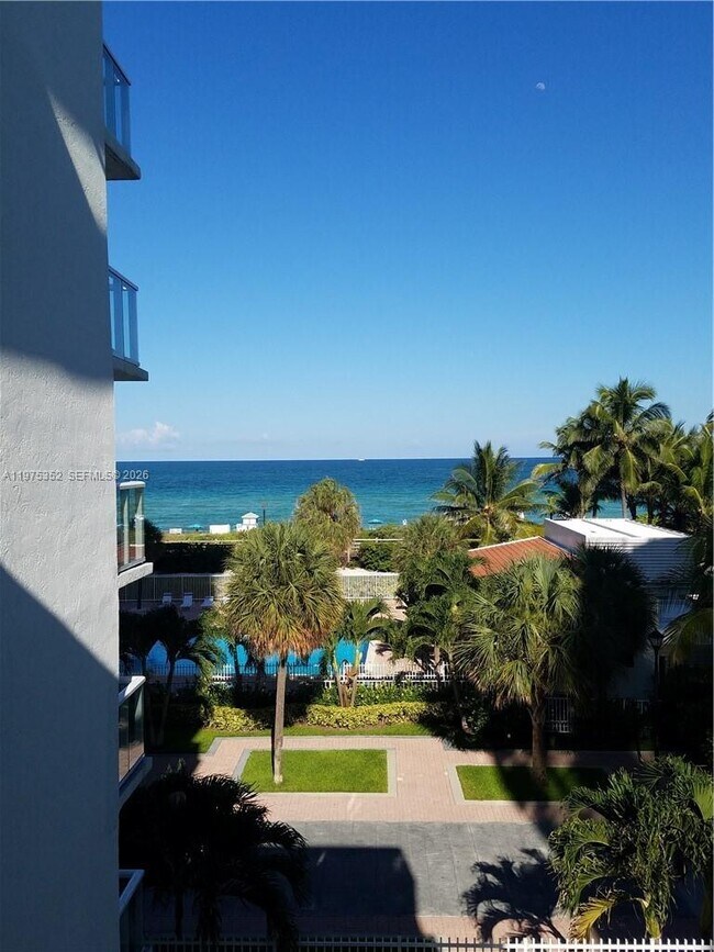 Building Photo - 2457 Collins Ave