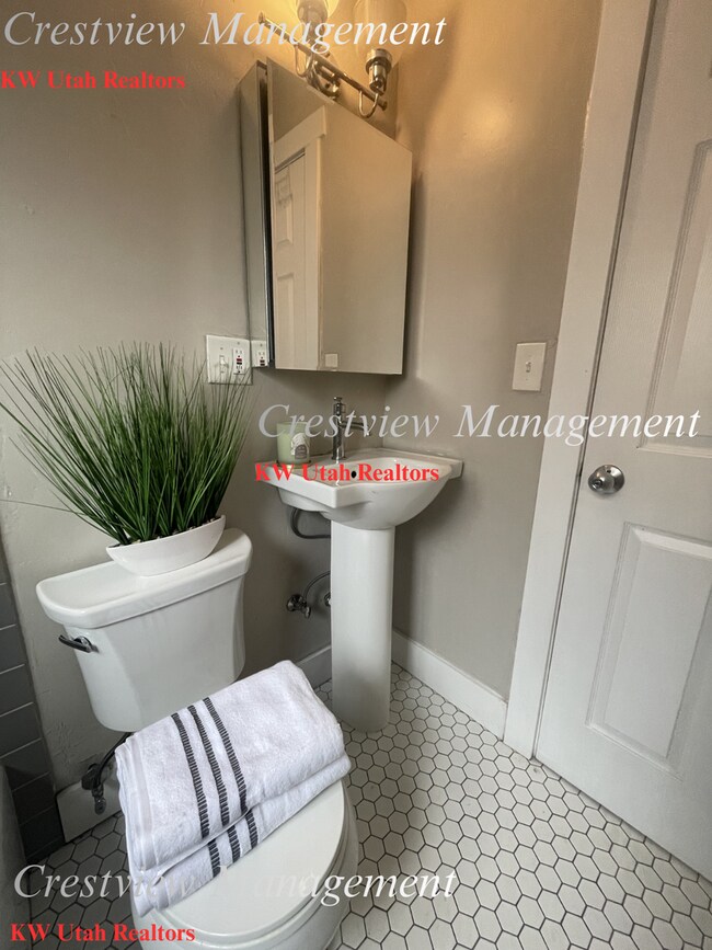 Building Photo - Claybourne Duplex