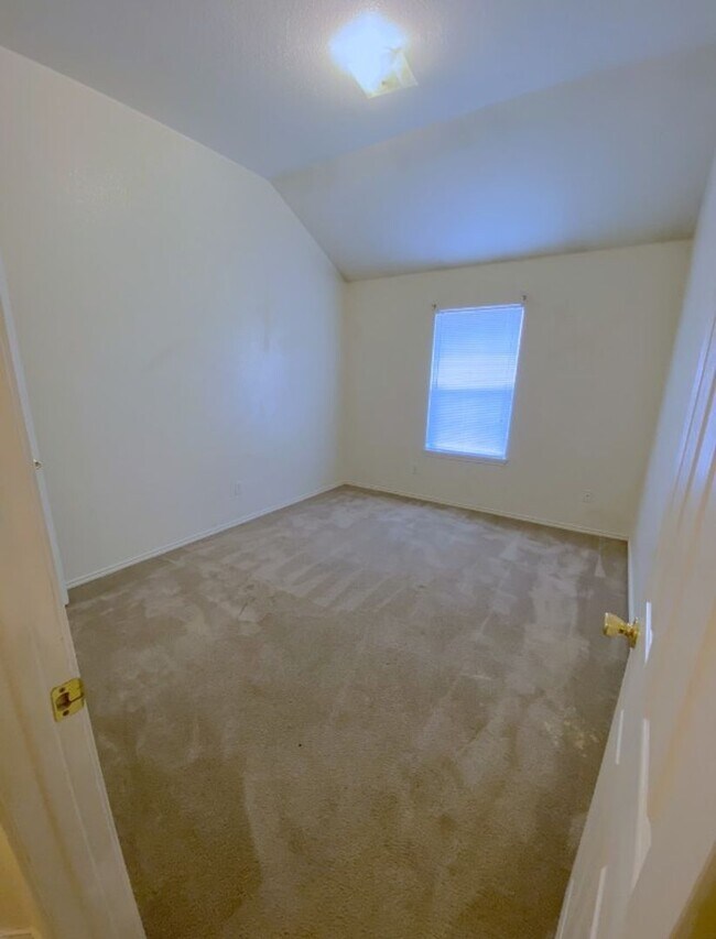 Building Photo - 904 Crymes Ln