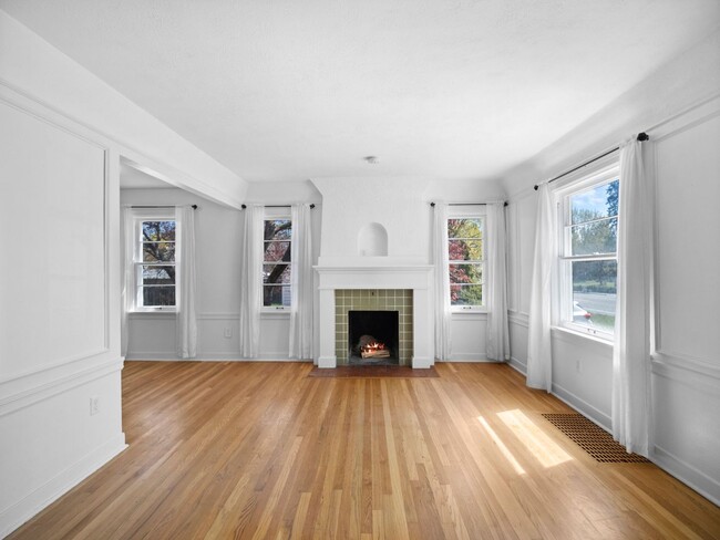 Building Photo - Spacious 4-Bedroom Home w/large Outdoor Sp...