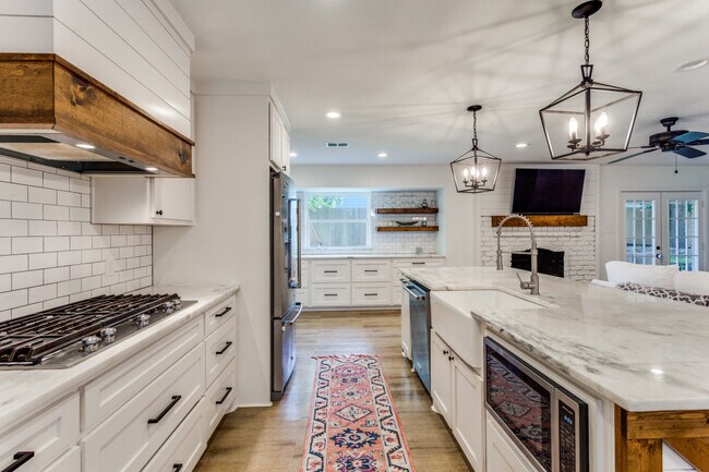 Kitchen - 516 Hillside Rd