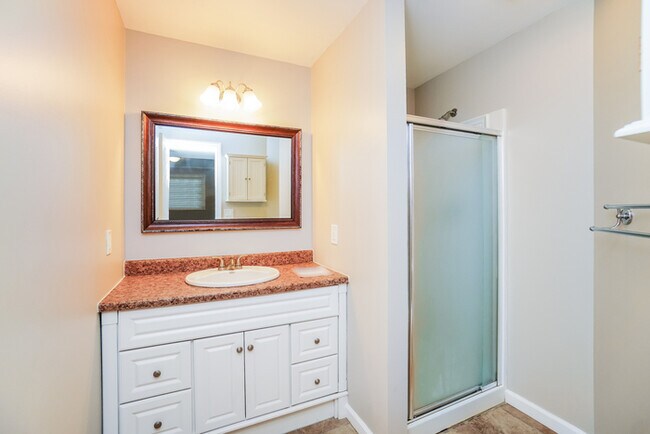 Building Photo - Beautiful 4 Bedroom Home in Columbus, OH
