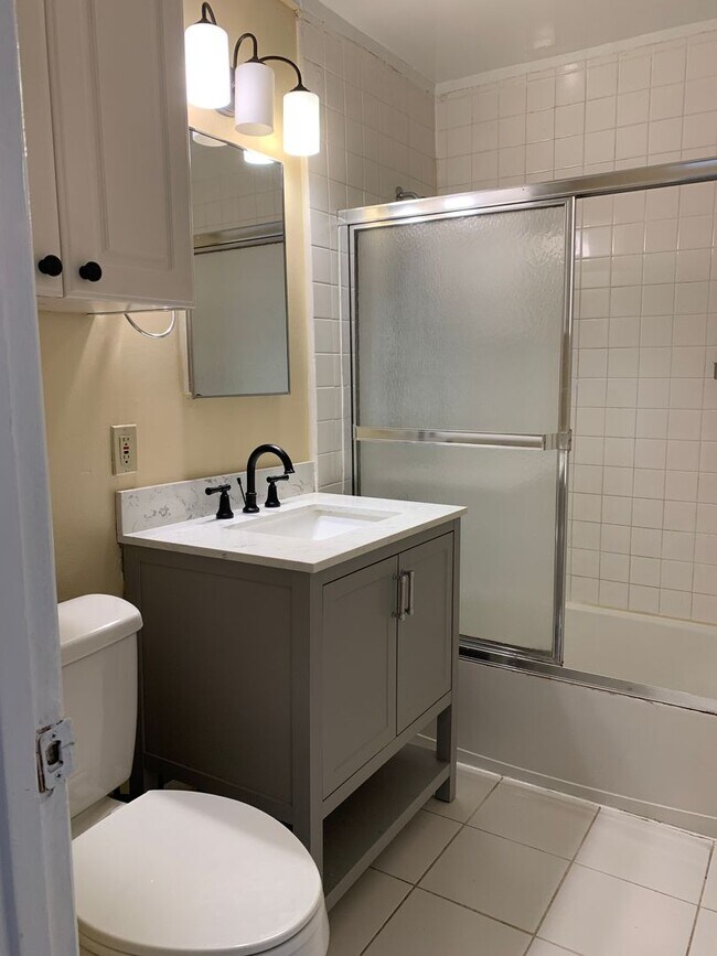 Building Photo - Curlew