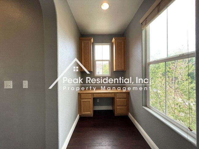 Building Photo - 5772 Amnest Way