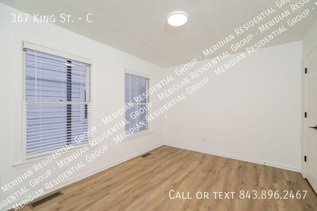 Building Photo - 367 King St