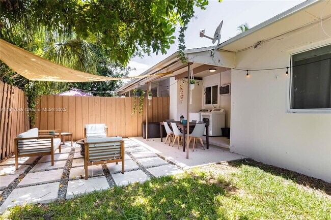 Building Photo - 22 SE 13th St