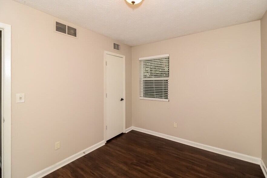 Building Photo - 405 Rill Crest Ct