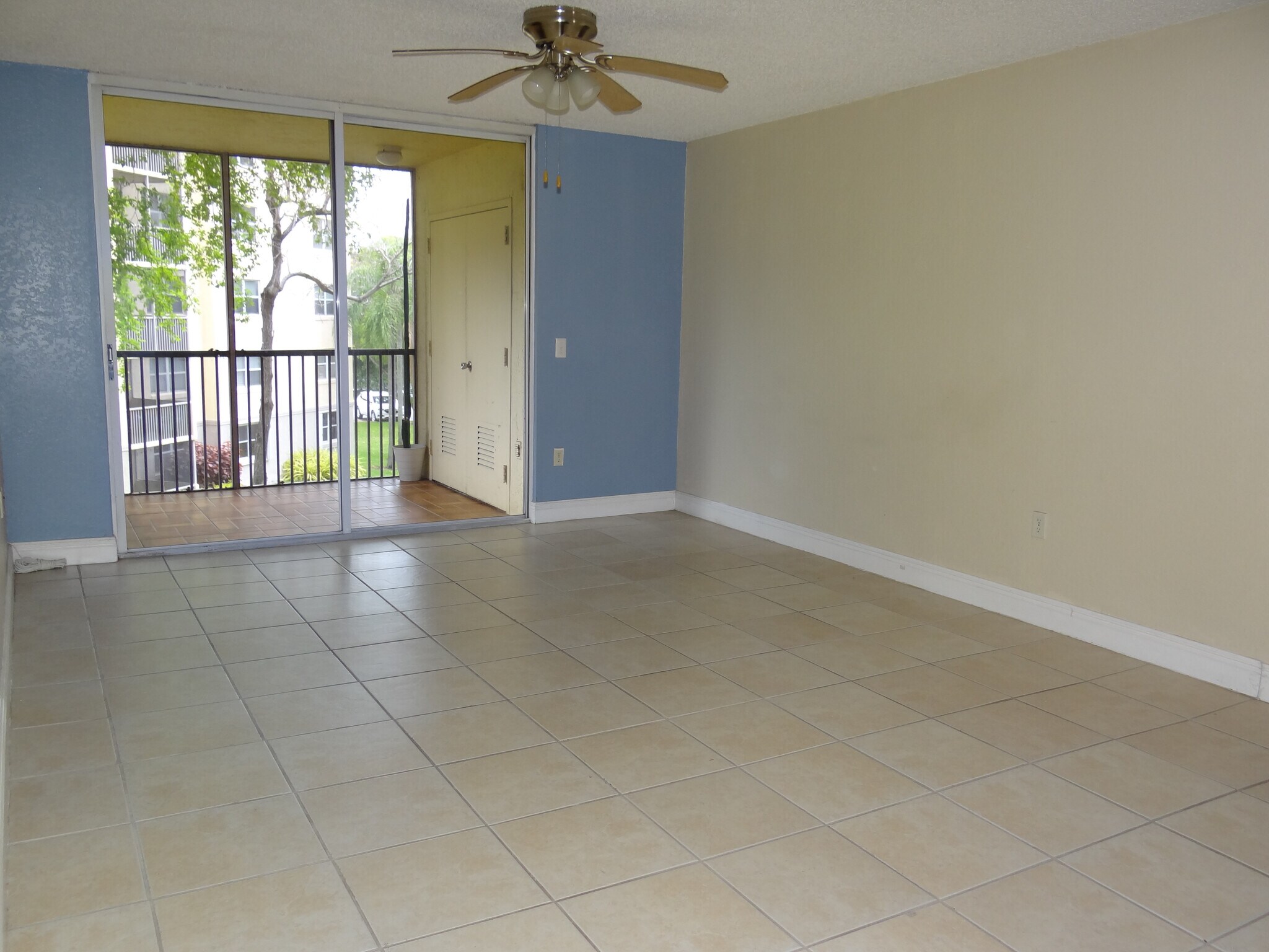 Building Photo - 8225 Lake Dr
