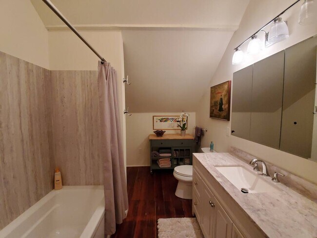 2nd Bath - 1221 N Tonti St