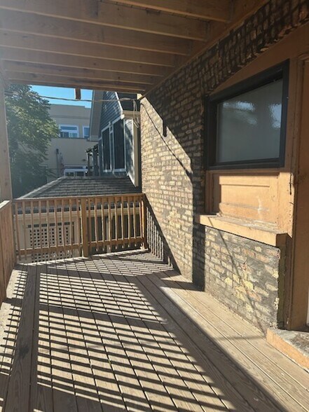 Building Photo - 4425 N Paulina St