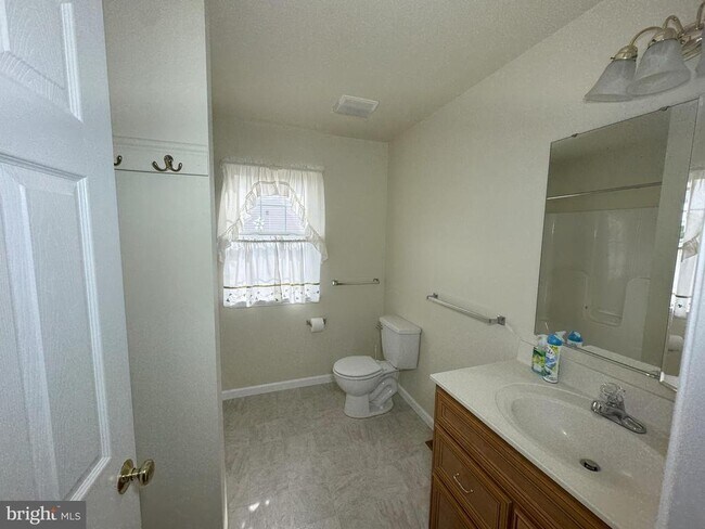 Building Photo - 43 Helene Ct