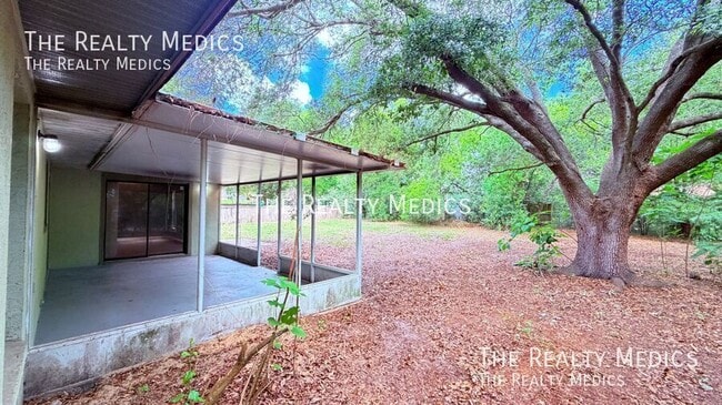 Building Photo - 104 E Osceola St