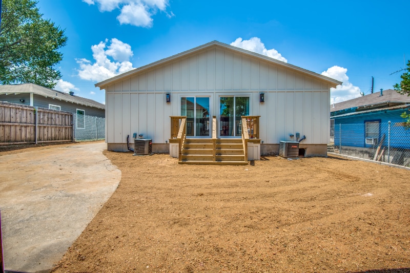 Building Photo - 410 Lansing St