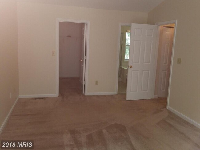 Building Photo - 16 Twin Lake Ct