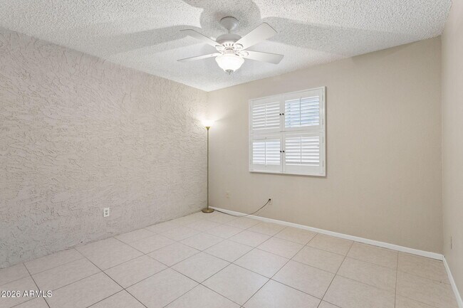 Building Photo - 4444 E Paradise Ln