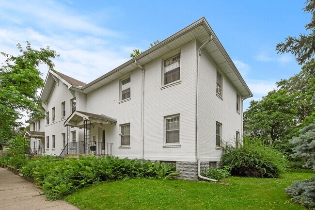 Building Photo - 3111 E 31st St