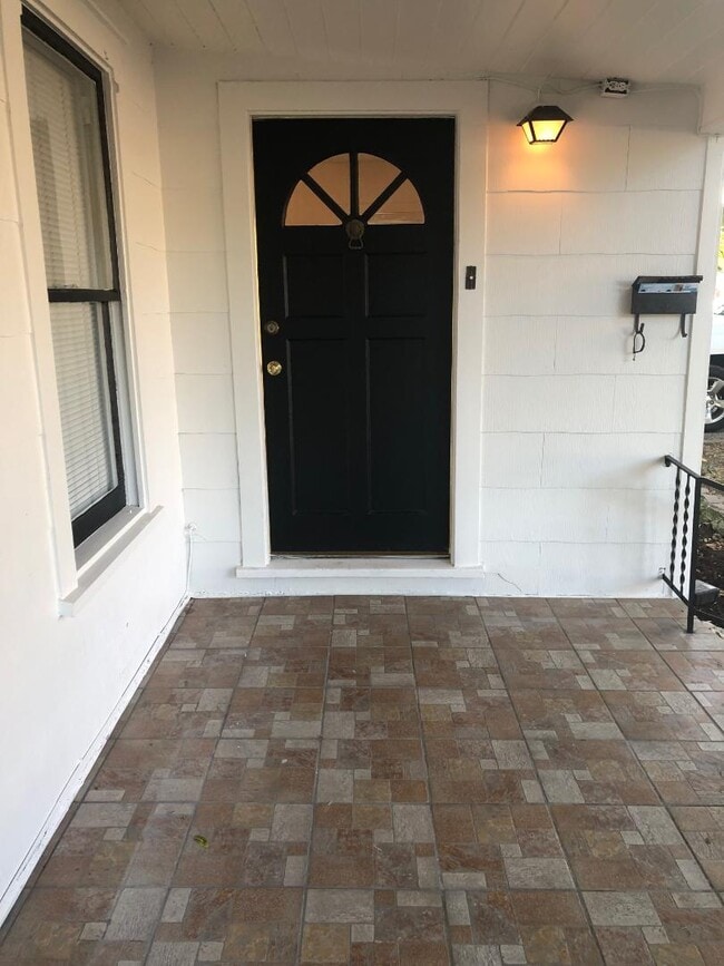 Building Photo - 1003 E 45th St