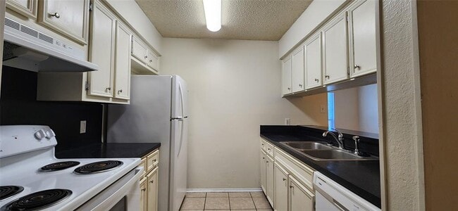 Building Photo - 404 Creek Cove