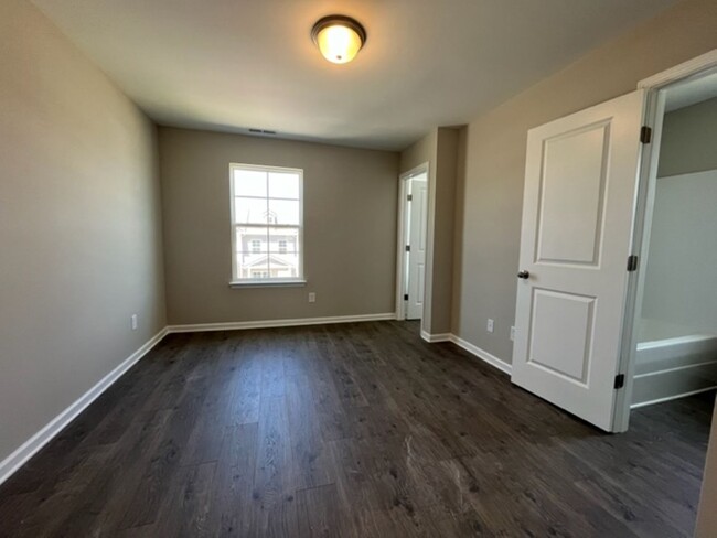 Building Photo - Charming Townhome in Columbia!