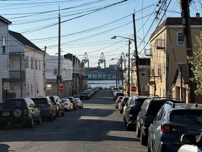 Building Photo - 129 W 20th St