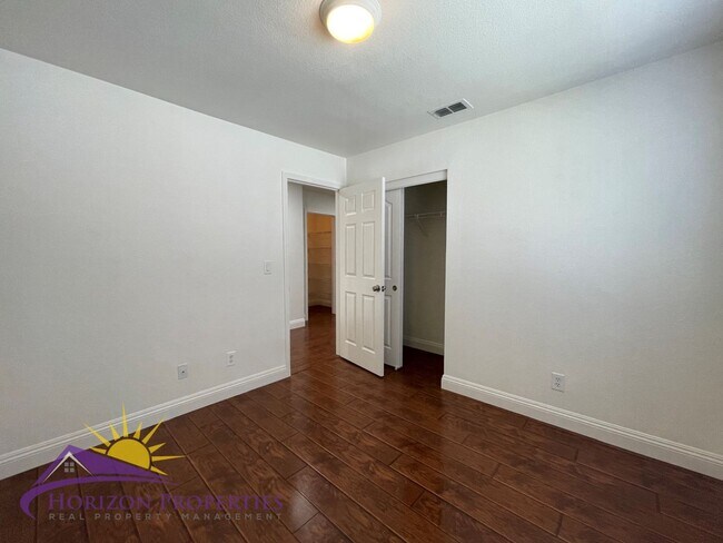 Building Photo - Spacious 5 Bed 3 Bath 2,136 Sq. Ft. Sheldon Pacific Home in Elk Grove