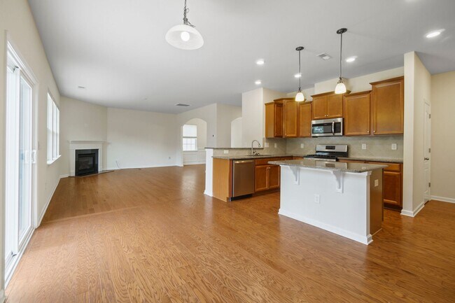 Building Photo - Beautiful spacious Home in Berewick community in Steel Creek Fence in Yard