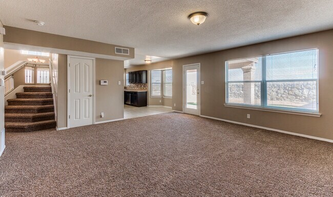 Building Photo - 3 Bedroom Northeast home for rent