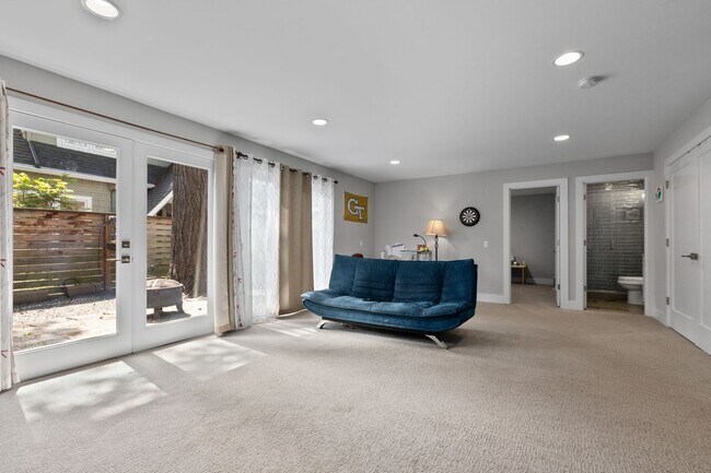Building Photo - 5Bd/3.25Ba Seattle House