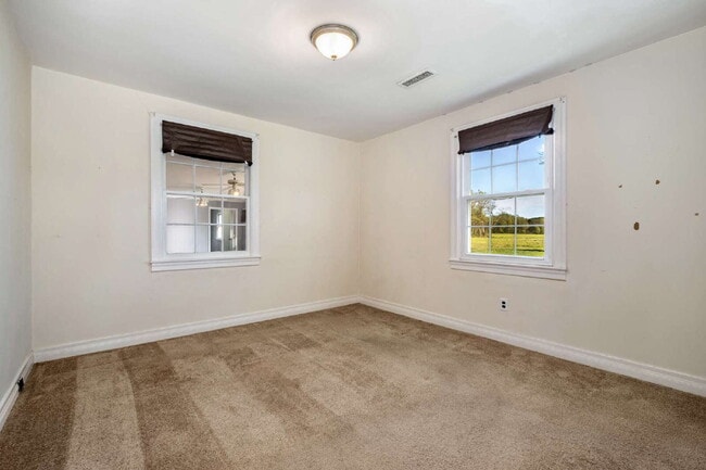 Building Photo - "Charming 3-Bedroom Haven with Spacious 2200 Sq Ft Layout in Lascassas, TN!"