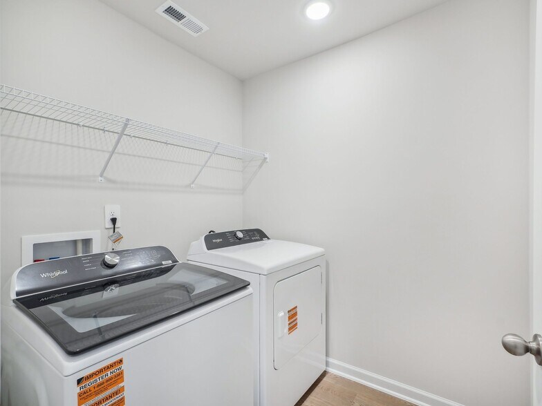 Building Photo - 712 Southland Dr