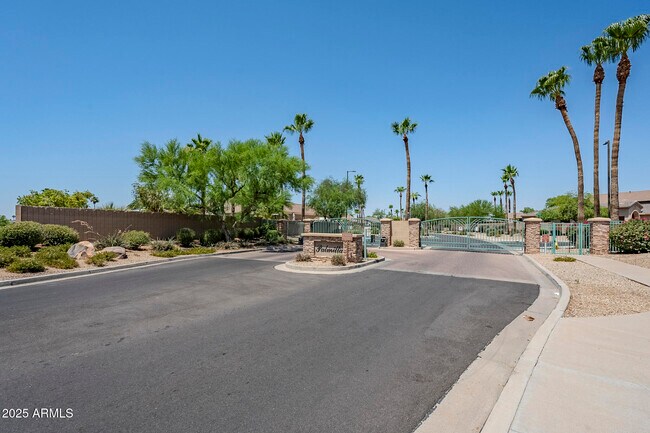 Building Photo - 13562 W Cypress St