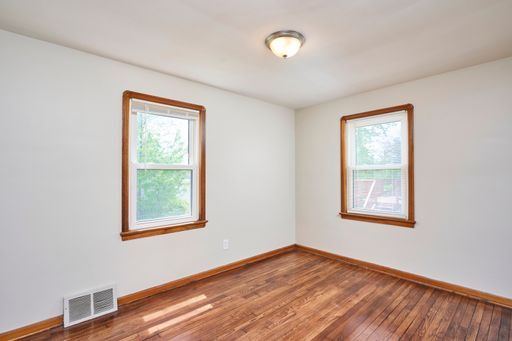 Building Photo - Newly renovated home