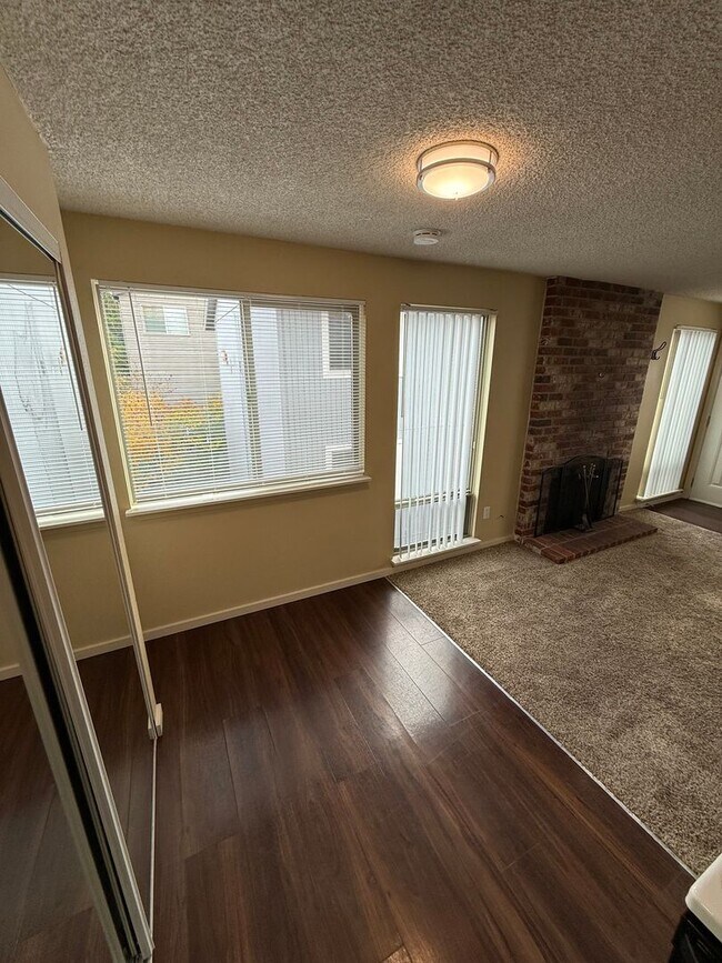 Building Photo - JHOP01